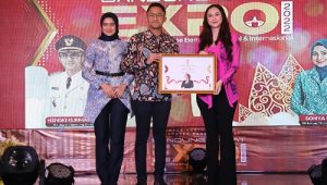 Aura Kasih Didaulat Jadi Duta Pariwisata Bandung Barat