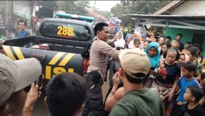 Is Nyaris Diamuk Warga Kuripan Bogor, Diduga Hendak Curi Kotak Amal Mushola