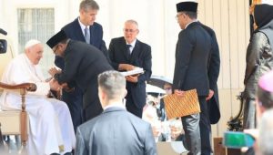 Menag Yaqut TemuI Paus Fransiskus di Vatikan, Ini yang Disampaikan