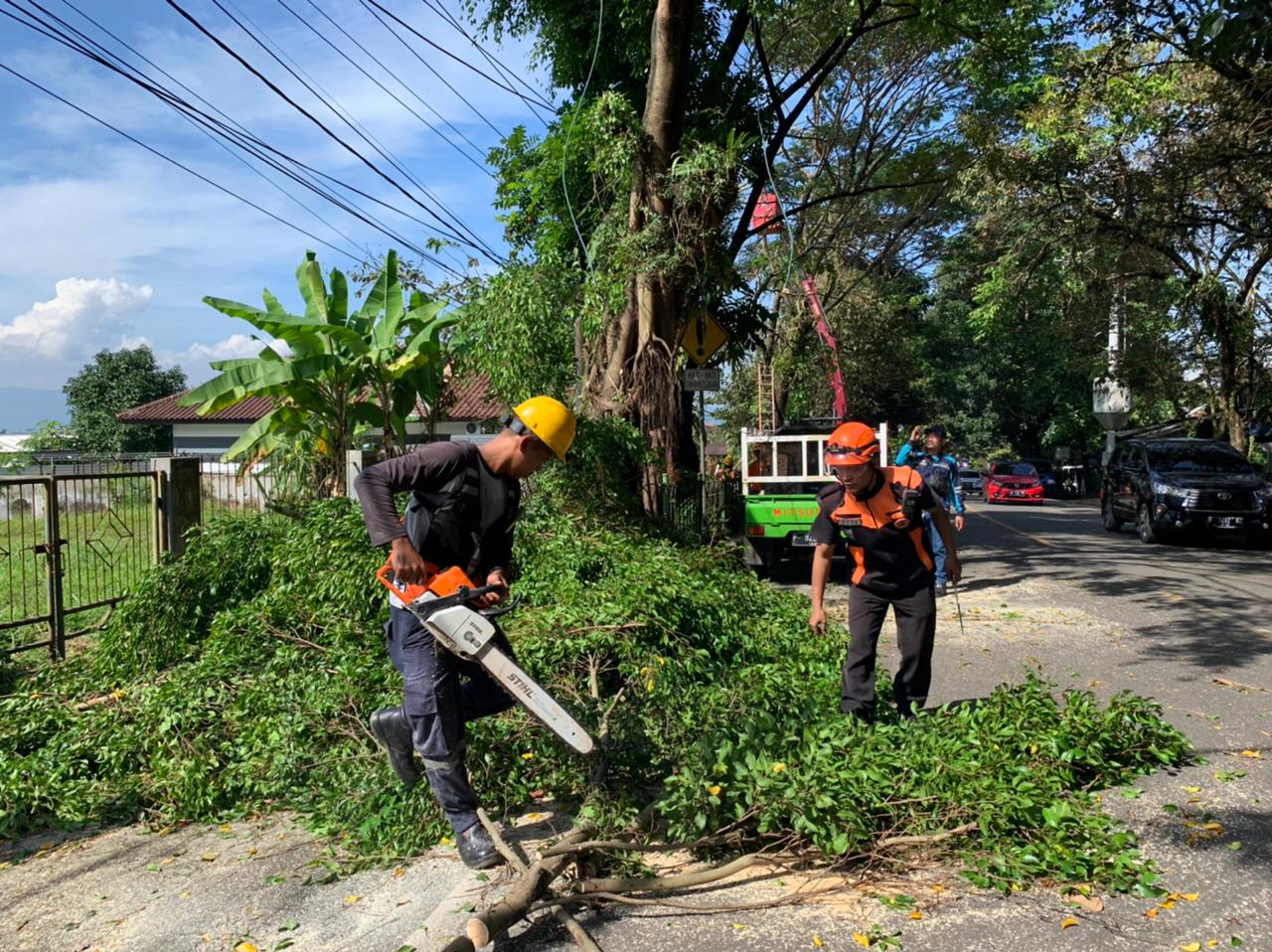 Sejumlah petugas gabungan saat
