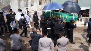 Jenazah Eril Selesai Dikebumikan, Nenek Tjutju Beri Pesan Menohok ke Ridwan Kamil