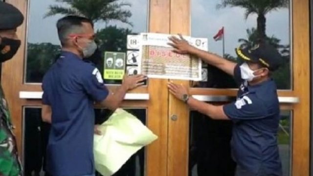 Satpol PP Pemkab Tangerang menutup