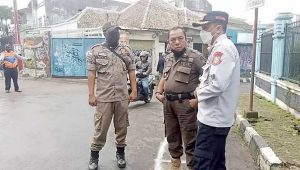 Satpol PP Kota Sukabumi Mentoring Di Jalan Dewi Sartika