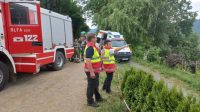 Sejumlah Petugas SAR yang tergabung dari Polisi Sungai, medis dan Pemadam Kebakaran bern Swiss