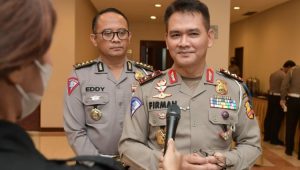 Usai Diperbincangkan, Kakorlantas : Pakai Sandal Jepit saat Naik Motor Tidak Ditilang, Hanya Imbauan