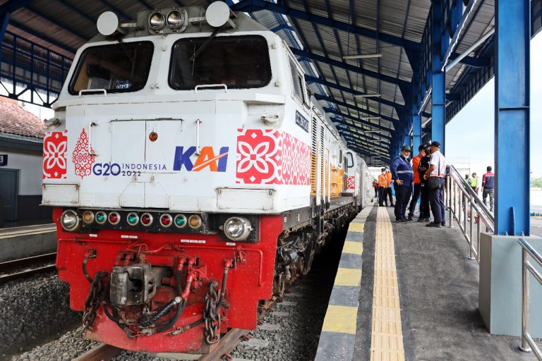 Perjalanan KA Pangrango Sukabumi-Bogor