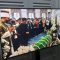 Ridwan Kamil bersama keluarga dan tamu undangan pada saat mendoakan Jenazah Emmeril Kahn Mumtadz