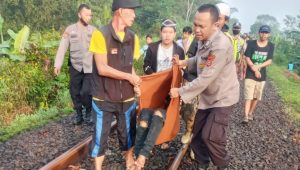 Asik Tiduran di Jalur KA Siliwangi Sukabumi-Cipatat, Tiga Remaja Terserempet, Satu Luka Parah