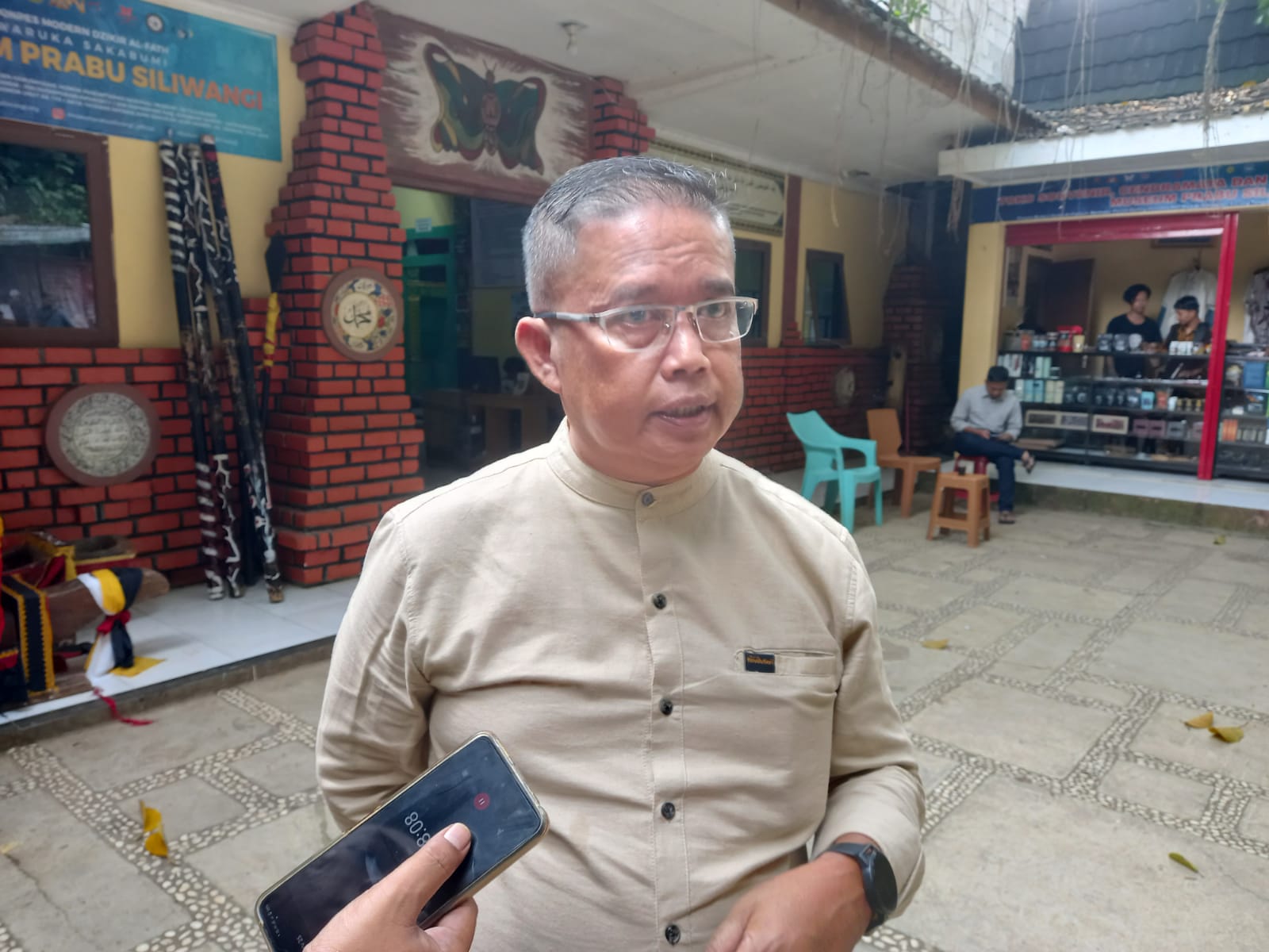 Kepala Balai Mektan Provinsi Jabar, Teguh Khasbudi saat diwawancara Radar Sukabumi