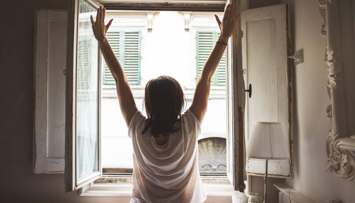 Tips Rutin Bangun Tidur di Pagi Hari Anti