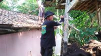 Kondisi rumah warga kampung Cikaung, Desa Sukatani, Kecamatan Parakansalak,