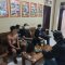 Petugas Polsek Nagrak, Polres Sukabumi, saat melakukan introgasi terhadap pelaku pembacokan