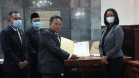 Penyerahan berkas persyaratan pencalonan Sri Sultan Hamengku Buwono X untuk ditetapkan kembali sebagai Gubernur DIJ Periode 2022–2027. (Pemda DIJ/Antara)