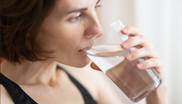 Manfaat Minum Air Mineral di Setiap Pagi