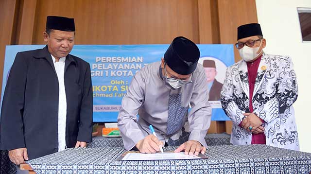 Walikota Sukabumi Achmad Fahmi