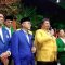 Airlangga Hartarto (tengah) didampingi
