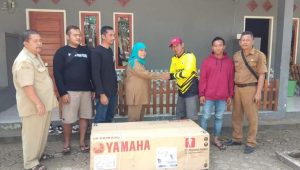DKP Kabupaten Sukabumi Salurkan Bantuan Perahu kepada Nelayan di Ciemas