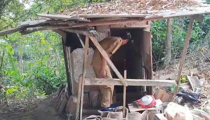 Gubuk reyot ipin Sukabumi