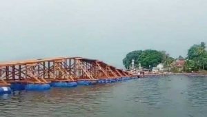 Pertama Dalam Sejarah, Kabupaten Cianjur Bangun Jembatan Apung di Waduk Calincing