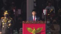 Tangkapan layar Presiden Joko Widodo bertindak sebagai inspektur upacara dalam HUT Ke-76