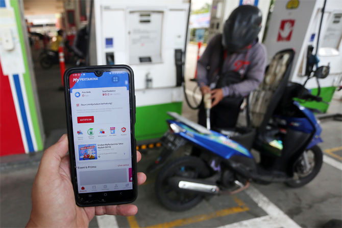 Ilustrasi penggunaan aplikasi MyPertamina