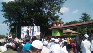 Massa Kepung Pemkot Bekasi, Tuntut Hilangkan Peredaran Miras