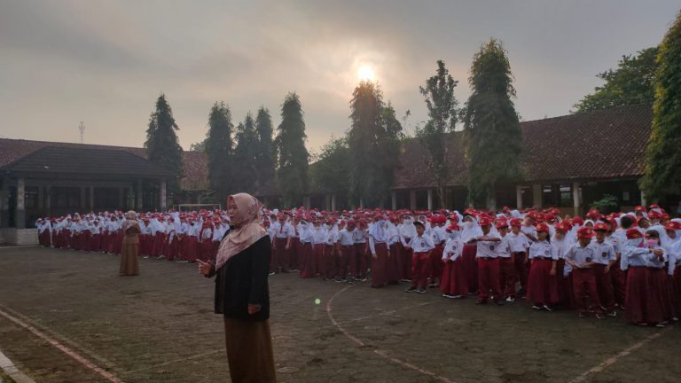 HARI PERTAMA SEKOLAH