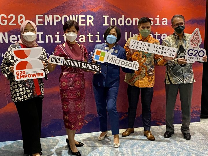 SIGNING MOU: Penandatanganan kerjasama antara Microsoft dengan G20 Empower Presidensi Indonesia untuk pelaksanaan program “Code; Without Barries” di Jakarta, Rabu (6/7).