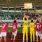 Skuad Timnas Indonesia memberikan salam ke