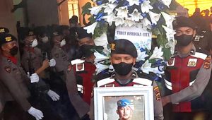 Selesai di autopsi, Brigadir J Dimakamkan Kembali Secara Kedinasan Polri