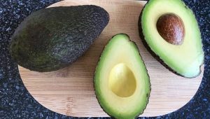 Sakit Punggung Ternyata Bisa Diobati dengan Buah Alpukat, Simak Penjelasannya