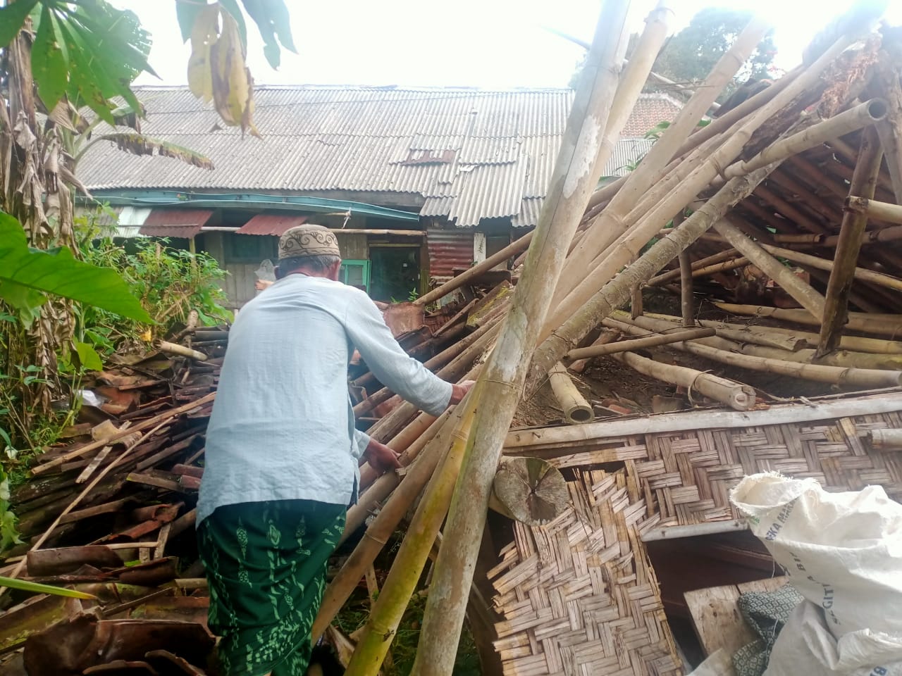 Satu rumah milik Enyang Nasrudin warga Kampung Tangsel