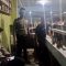 Petugas Polsek Jampangtengah saat melakukan operasi miras