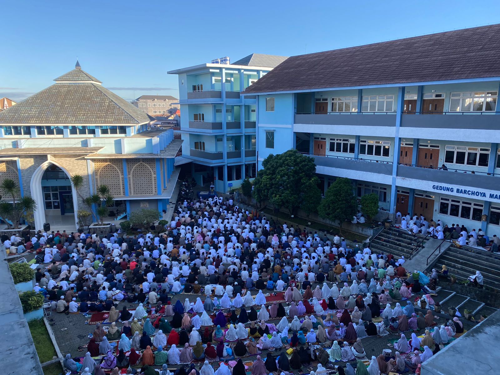 Ribuan Warga Kota Sukabumi mengadakan Shalat