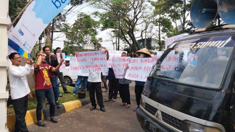 warga Desa Sukamulya