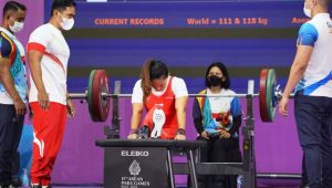 Lifter Indonesia Raih Emas Sekaligus Pecahkan Rekor Pribadi