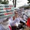 peserta demo nakes honorer di halaman Gedung Sate