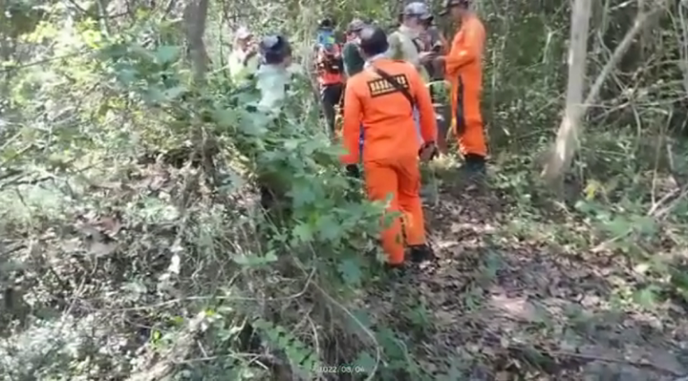 Basarnas, warga dan relawan di lokasi