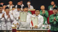 Prabowo Subianto bersama Muhaimin Iskandar saat deklarasi koalisi bersama pada rapimnas Partai Gerindra di SICC,