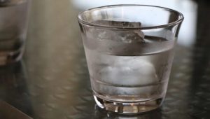Jangan Mau Minum Air Dingin Setelah Makan, Ini Bahayanya Bagi Kesehatan