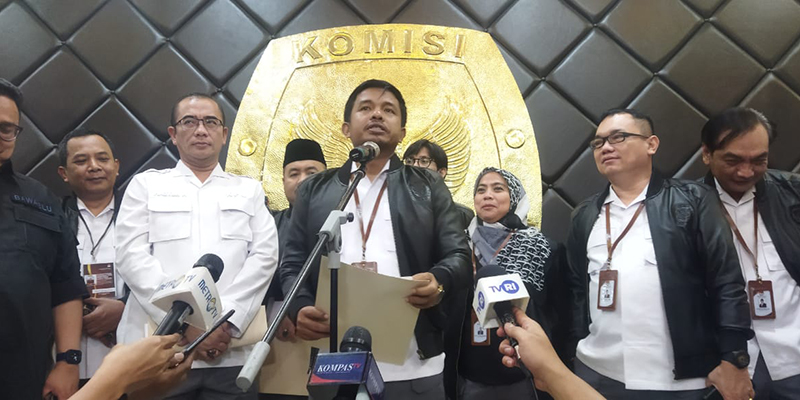 Anggota KPU Idham Holik saat