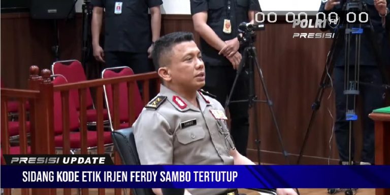 Irjen Ferdy Sambo tampil berseragam