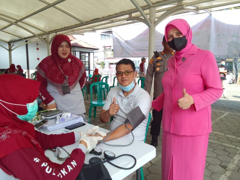 Sejumlah peserta saat antusias mengikuti vaksinasi Covid-19
