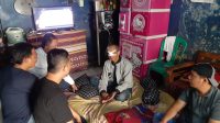 Anggota Kepolisian Polsek Cikole Kota Sukabumi mendatangi rumah sopir angkot