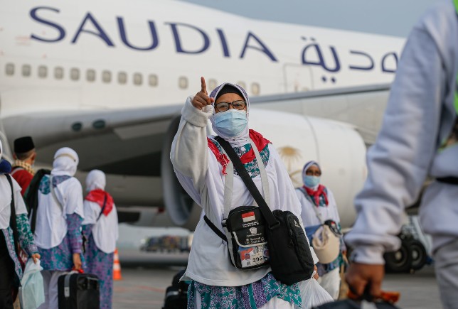 Jamaah haji saat mendarat di