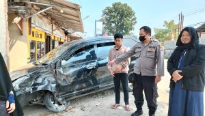 Ngantuk, Mobil Rombongan Santri Tabrak Mahoni di Cikembar