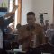 Saksi ahli yang dihadirkan oleh Jaksa KPK saat disumpah untuk memberikan kesaksian.
