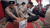 Anggota Polres Sukabumi Kota Sisihkan Uang Bantu Warga