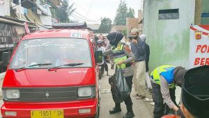 Jumat Berkah, Polwan Polres Sukabumi Kota Tebar 200 Nasi Kotak