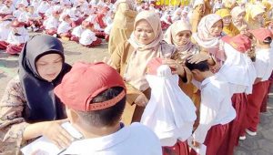 SDN Baros Kencana CBM Sukabumi Berbagi Rezeki